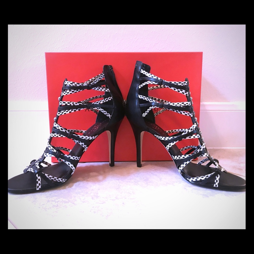 Ivanka Trump black & white 4inch heels